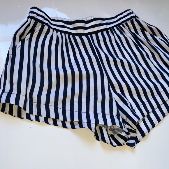 Splendid navy and white striped shorts size S! - Picture 2 of 5